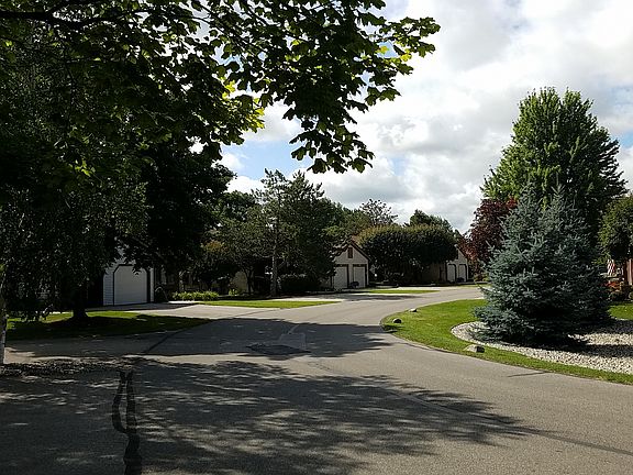 5th image of 4809 Appletree Ln