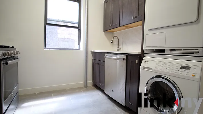 Rented by Link NY Realty | media 11