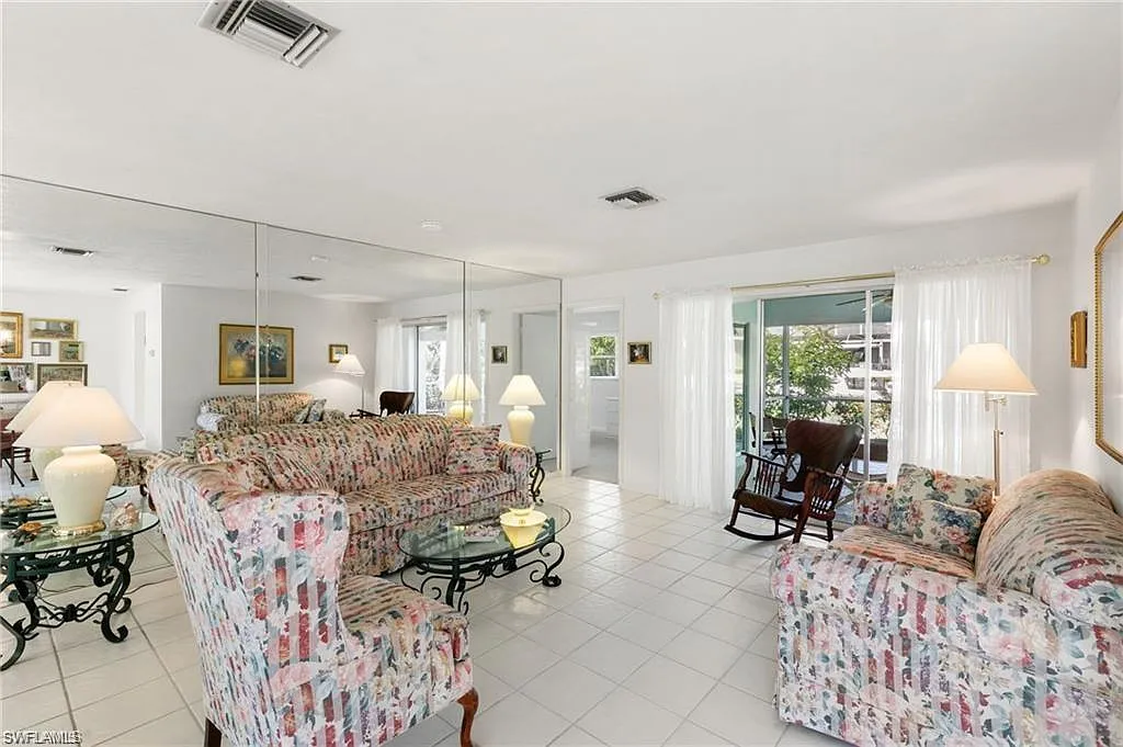 2 bed, 2.5 bath, 1711 sqft, $5,000 — Photo 3