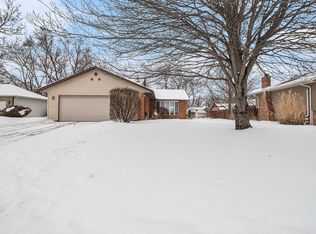 1624 Fox Point Dr, Chesterton, IN 46304