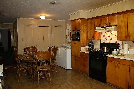 5th image of 1413 Grace Ave