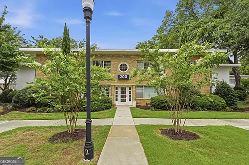 2240 Cheshire Bridge Rd NE #205 Photo 1 2240 Cheshire Bridge Rd NE #205 Photo 1