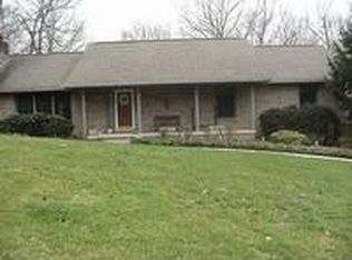 100 Lake Crest Ln, Oak Ridge, TN 37830