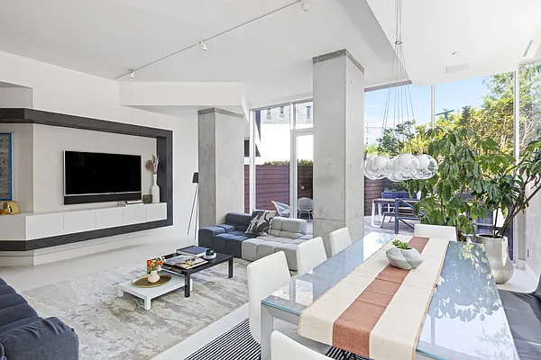 Sold by Compass | media 2