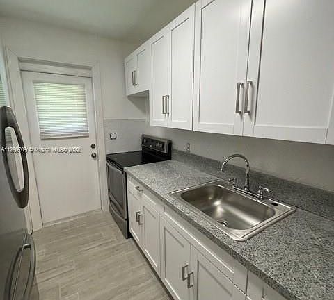 5th image of 2048 NE 168th St APT 2