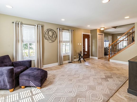 3rd image of 799 Orchid Ln