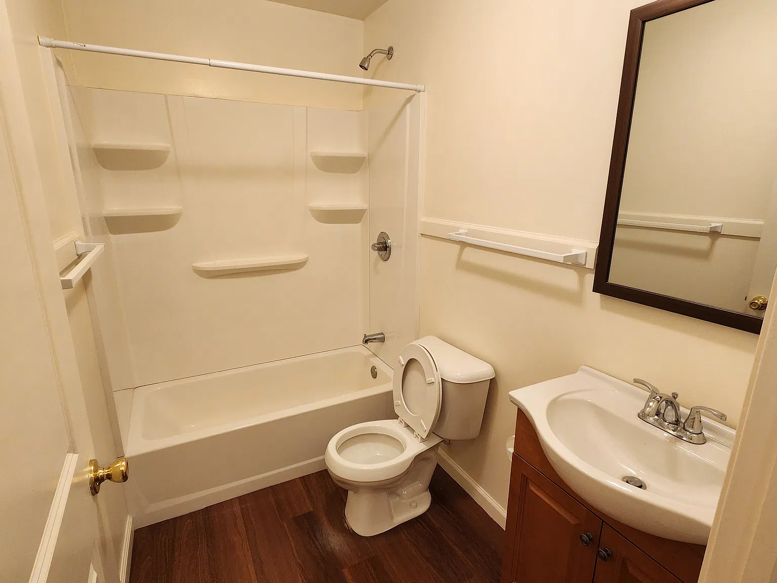 5 bed, 3000 sqft, $3,995 — Photo 4