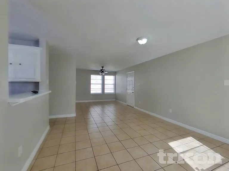 3522 Tangerine St — Photo 2