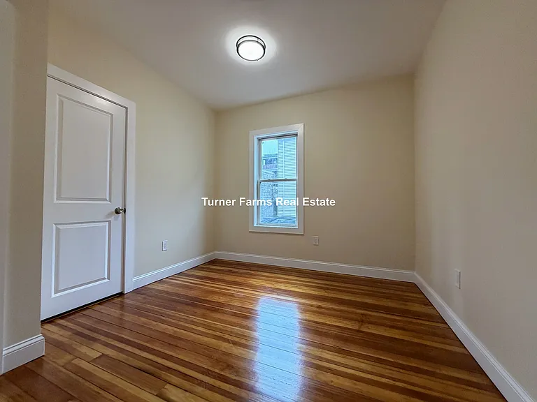 7 Lowell Cir #1R — Photo 10