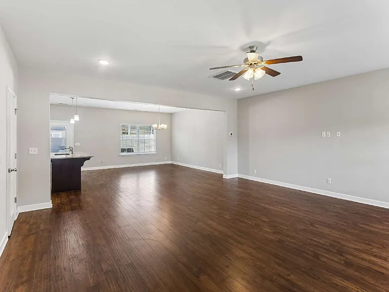 248 Rowlette Cir — Photo 4