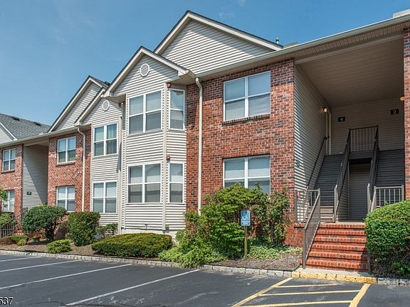 2nd image of 3 Jennifer Dr
