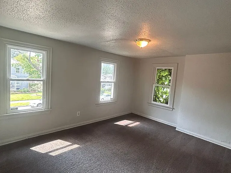 4319 S Park Dr — Photo 5