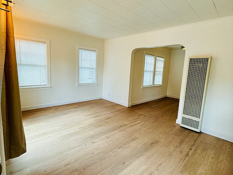 215 Coombs St — Photo 8