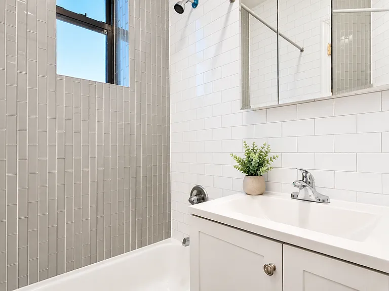 386 Manhattan Ave #18 — Photo 8