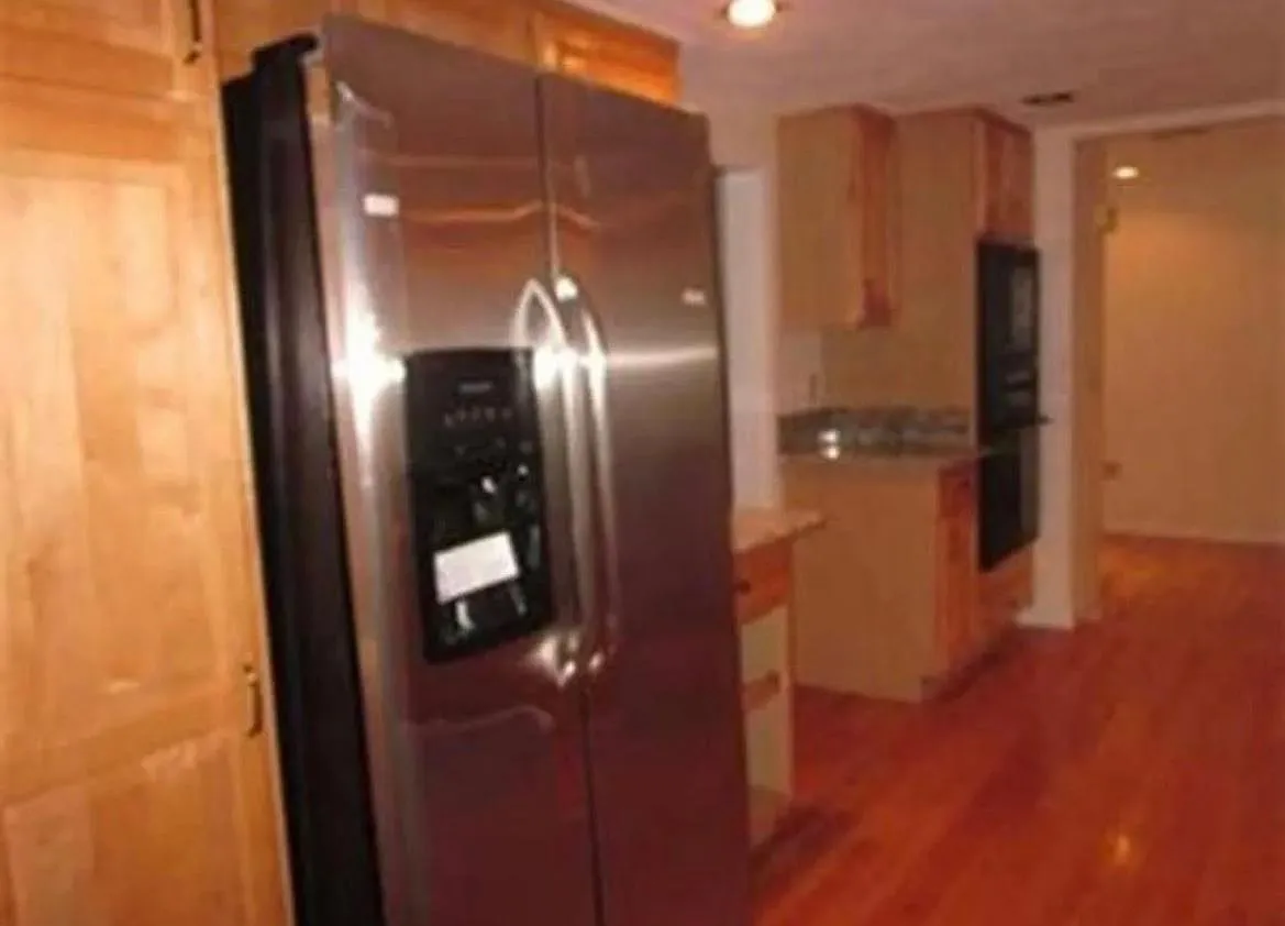 4 bed, 2.5 bath, 2963 sqft, $5,000 — Photo 3