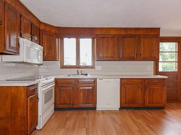 4th image of 8 Briarwood Ln