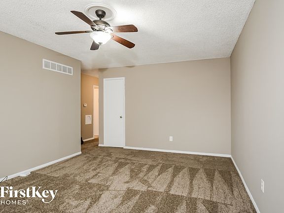3rd image of 2475 Jenkee Dr