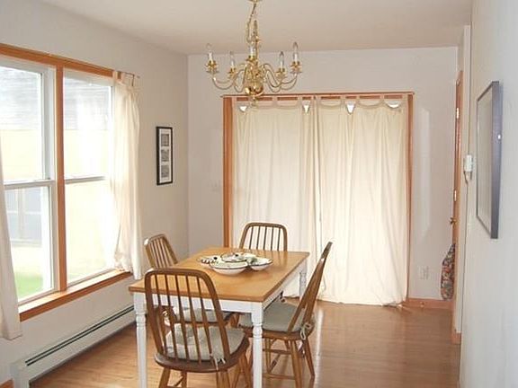 4th image of 10 Hiawatha Ave #A