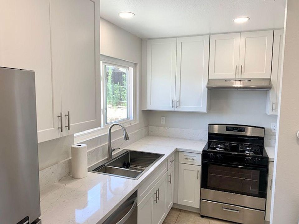 1st image of 4555 Royal Oak Dr