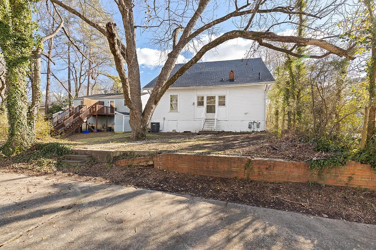Building Photo - 2426 Vesson Ave #B