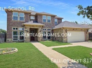 810 N Little School Rd, Kennedale, TX 76060