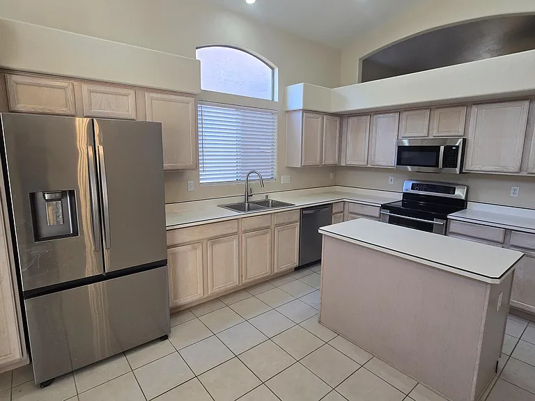 8362 W Melinda Ln — Photo 2