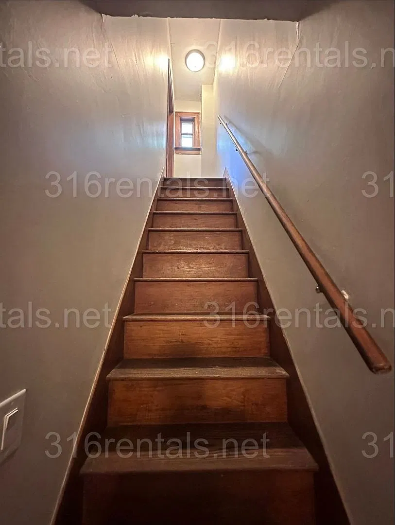 $775 - **Coming Soon** 2 Bed 1 Bath - Duplex — Photo 1