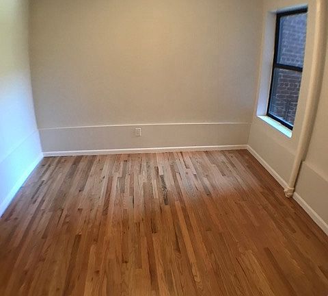 2nd image of 3275 Bainbridge Ave #3