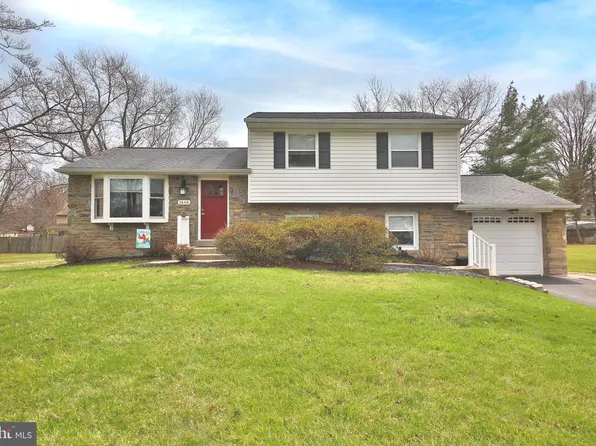 1448 Wheaton Ln, North Wales, PA 19454