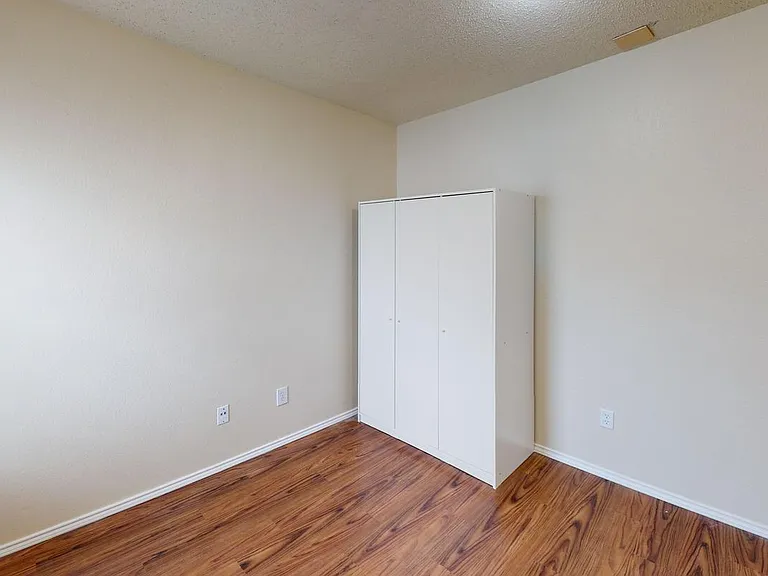 8101 Flowertree Dr — Photo 10