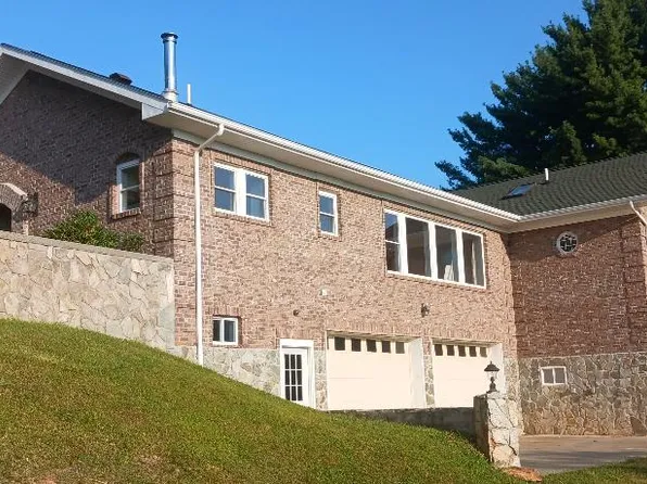 907 Redd Dr, Independence, VA 24348