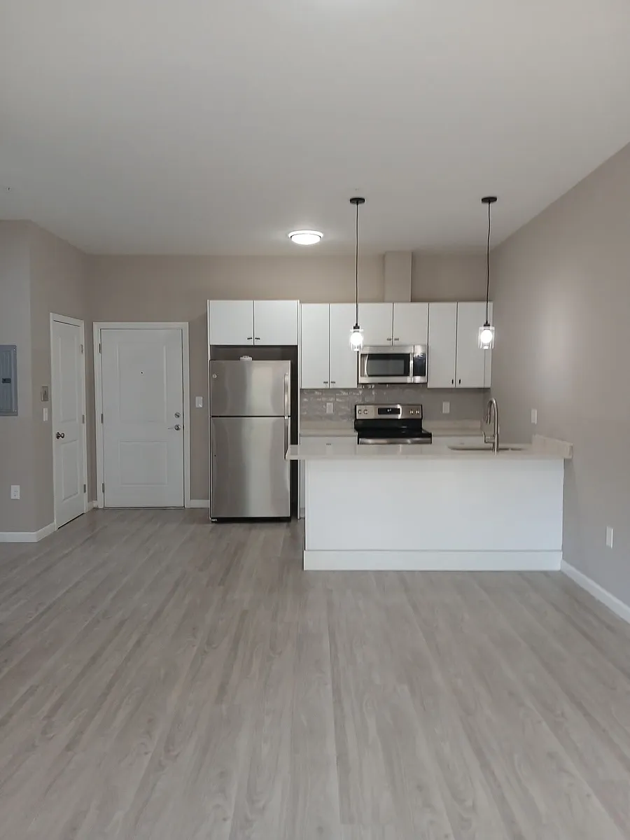 Building Photo - 71 Spencer Ave #4