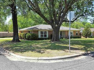516 Redbud Ln, Mt Pleasant, TX 75455