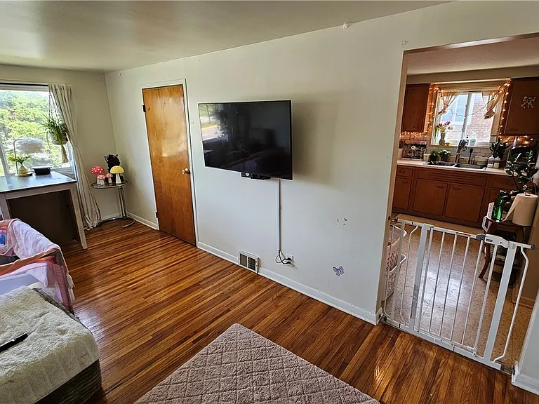 1377 Sheridan Dr #UPPER — Photo 6