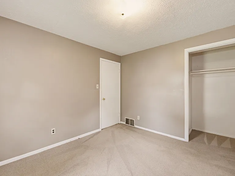 4533 S Oak Ave — Photo 6