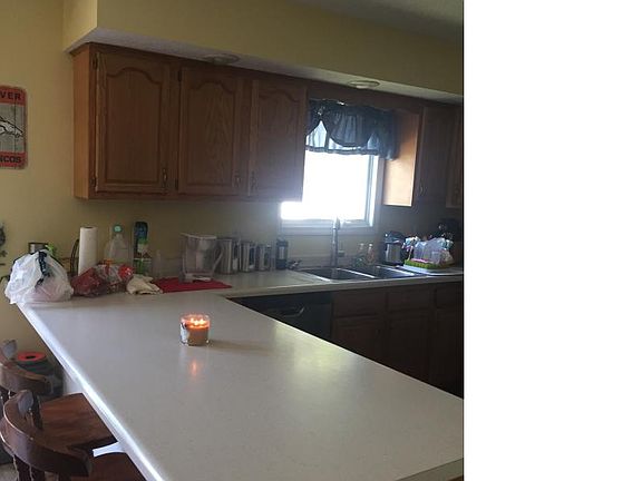 4th image of 125 Woodland Ave