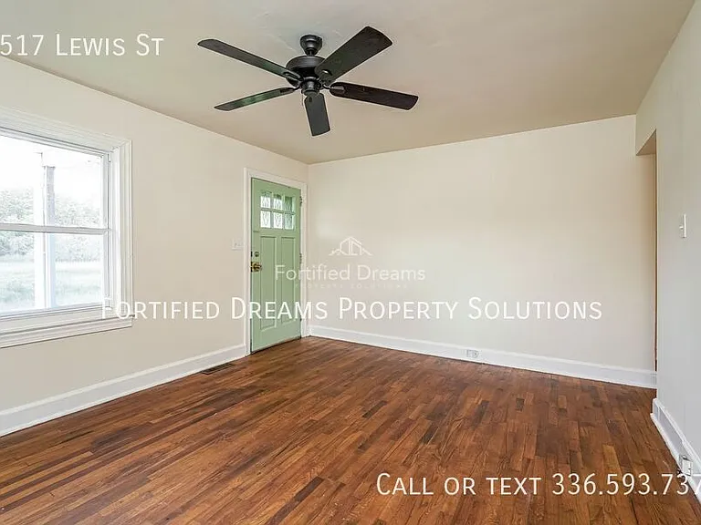 2517 Lewis St — Photo 4