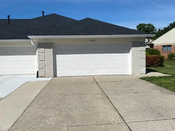 20404 Birch Meadow Dr, Clinton Township, MI 48036