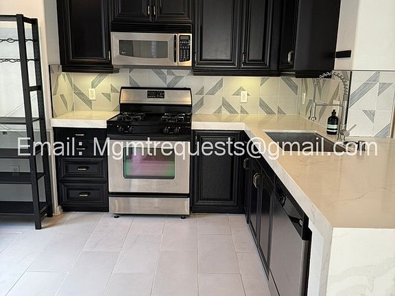 2nd image of 3321 Watermarke Pl