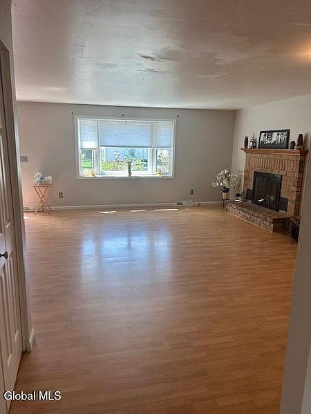 4th image of 207 Point Of Woods Drive