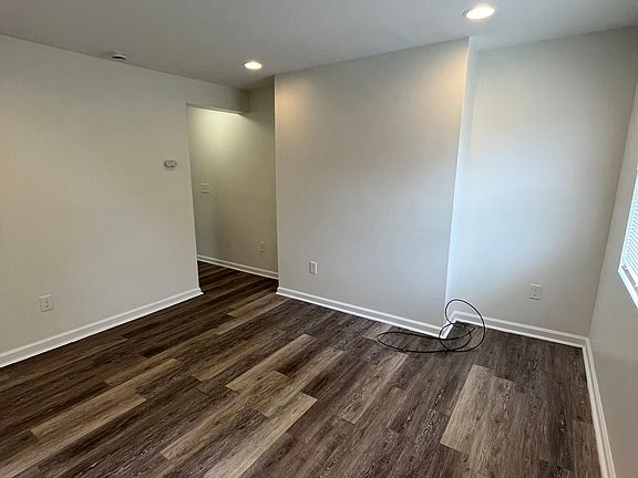 4th image of 360 E Hinman Ave