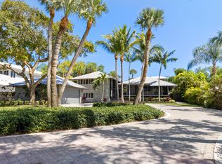 32 W High Point Rd, Sewalls Pt, FL 34996