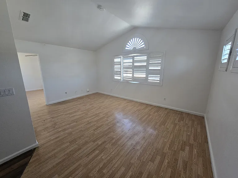 708 Eucalyptus Ave — Photo 29