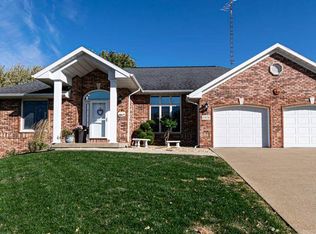 2378 Spruce Wood Dr, Dubuque, IA 52002