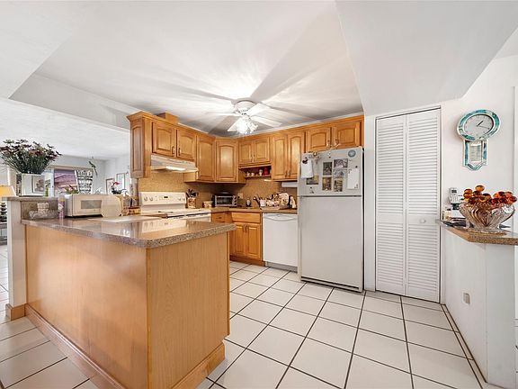3rd image of 2115 NE 37th Drive #239