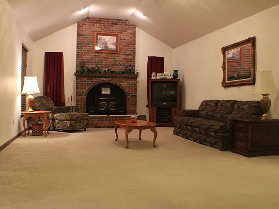 5th image of 648 Sheidley Ave