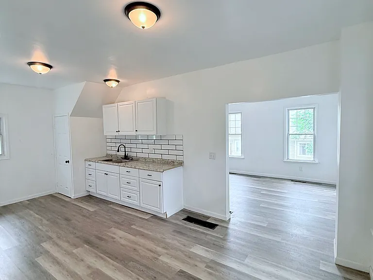 1003 Wayne Ave — Photo 5
