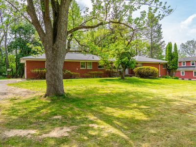 33277 W Eleven Mile Rd, Farmington Hills, MI, 48336