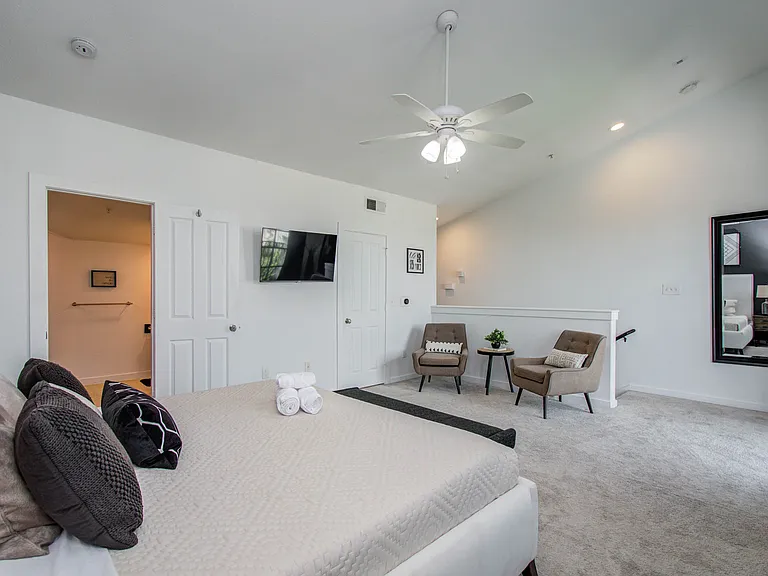 2216 Chenevert St #16 — Photo 14
