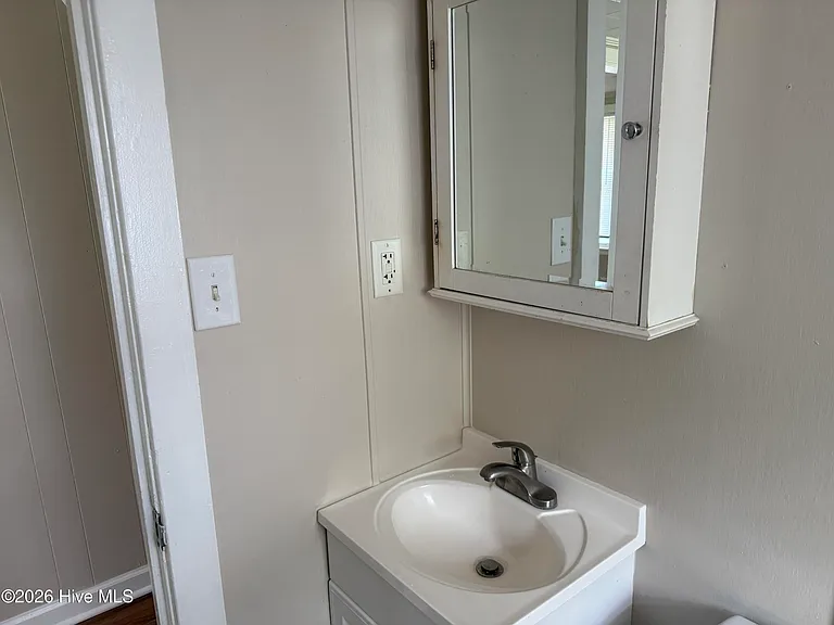 2306 Bay St — Photo 8